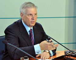 Руководитель Федеральной службы по ветеринарному и фитосанитарному надзору Данкверт С.А.